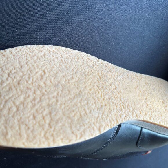 Louis Vuitton Runaway Black Leather Sneakers – Size 7.5 but fits like 8.5 - Picture 9 of 11